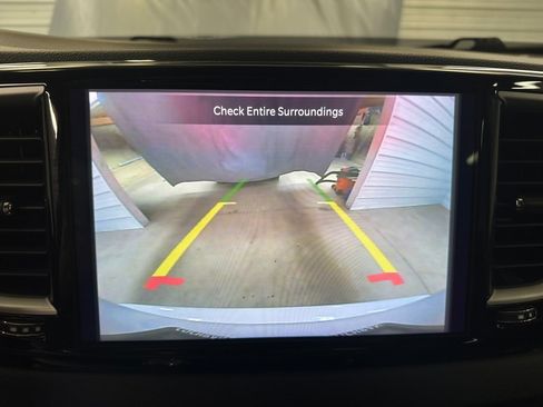 Used 2024 Chrysler Pacifica Touring-L FWD image 14