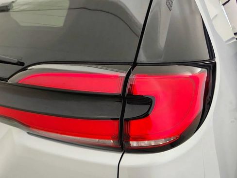 Used 2024 Chrysler Pacifica Touring-L FWD image 34