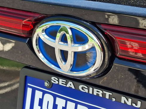 Used 2021 Toyota Venza LE AWD/4WD image 30