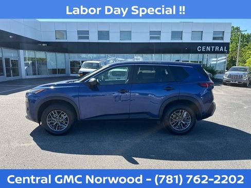 Used 2023 Nissan Rogue S AWD/4WD image 2