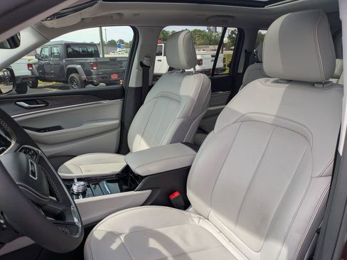 Used 2023 Jeep Grand Cherokee Overland image 15