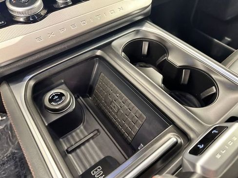 Used 2025 Ford Expedition Active image 42