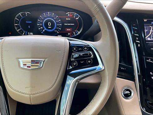 Used 2020 Cadillac Escalade Platinum AWD/4WD image 25
