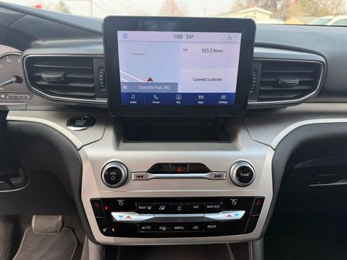 Used 2021 Ford Explorer XLT w/ Equipment Group 202A image 10