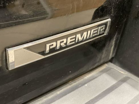 Used 2018 Chevrolet Suburban Premier image 11