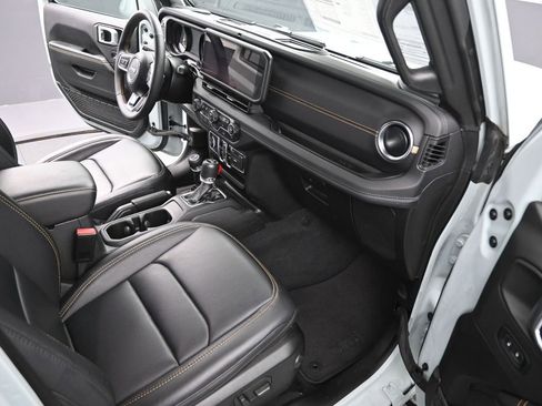 Used 2024 Jeep Wrangler Sahara image 17