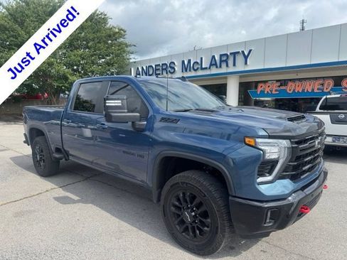Used 2025 Chevrolet Silverado 2500 LT w/ Trail Boss Package AWD/4WD image 1