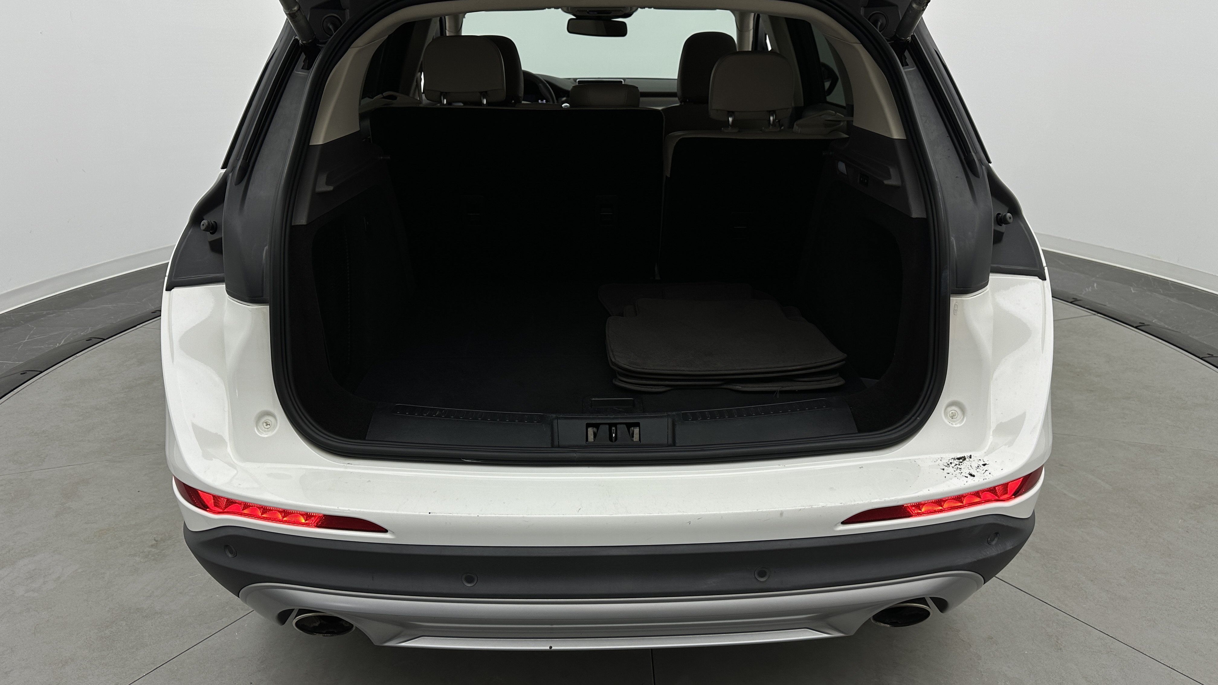Used 2021 Lincoln Corsair FWD w/ Equipment Group 101A image 36