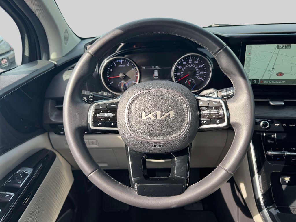Used 2024 Kia Carnival EX FWD image 13