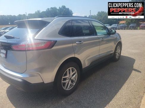 Used 2024 Ford Edge SE AWD/4WD image 5