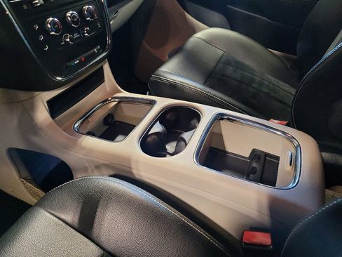 Used 2018 Dodge Grand Caravan SXT FWD image 26