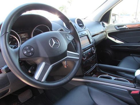 Used 2011 Mercedes-Benz GL 450 4MATIC image 17