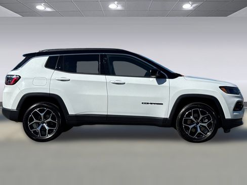 Used 2025 Jeep Compass Limited AWD/4WD image 8