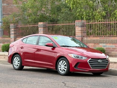 Used 2018 Hyundai Elantra SE w/ Cargo Package FWD image 8