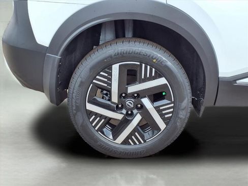 New 2026 Nissan Kicks SV image 9