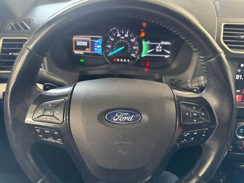Used 2017 Ford Explorer XLT w/ Equipment Group 202A FWD image 21