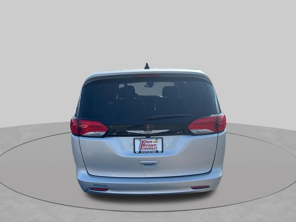 Used 2023 Chrysler Voyager LX FWD image 27