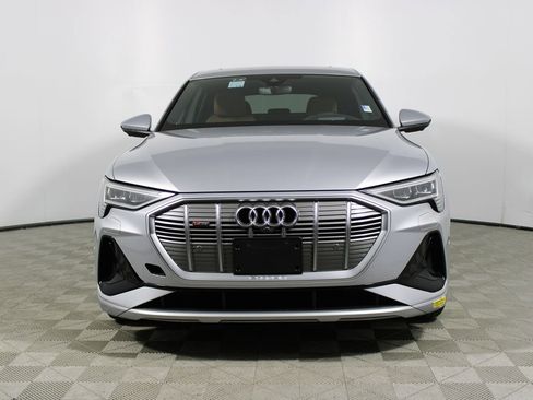 Used 2022 Audi e-tron Prestige w/ Prestige Package image 2