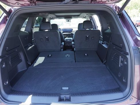Used 2025 Buick Enclave Avenir w/ Super Cruise Package FWD image 9