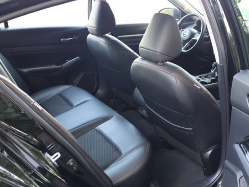 Used 2024 Nissan Altima 2.5 SR FWD image 18