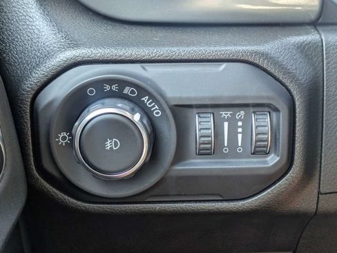 Used 2022 Jeep Wrangler Unlimited Sahara w/ LED Lighting Group AWD/4WD image 25