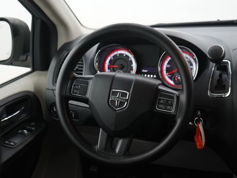 Used 2015 Dodge Grand Caravan American Value Package FWD image 15