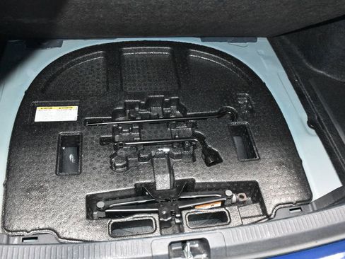 Used 2025 Toyota Camry SE image 32