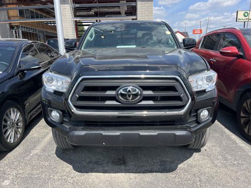 Used 2022 Toyota Tacoma SR5 RWD image 2