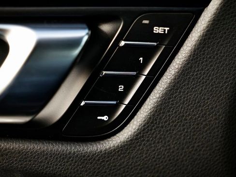 Certified 2026 Porsche Macan AWD/4WD image 20