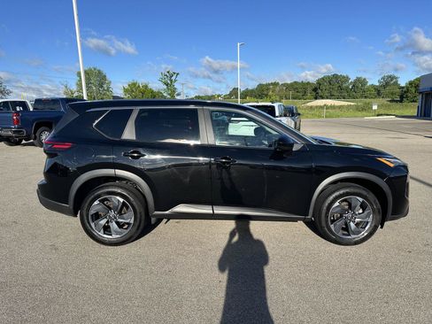 Used 2024 Nissan Rogue SV FWD image 11
