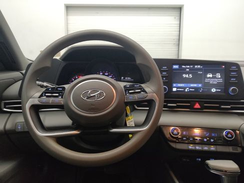 Used 2022 Hyundai Elantra SEL FWD image 22