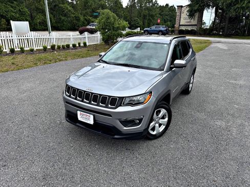 Used 2018 Jeep Compass Latitude AWD/4WD image 29