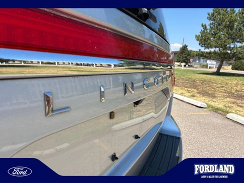 Used 2017 Lincoln Navigator Select AWD/4WD image 24