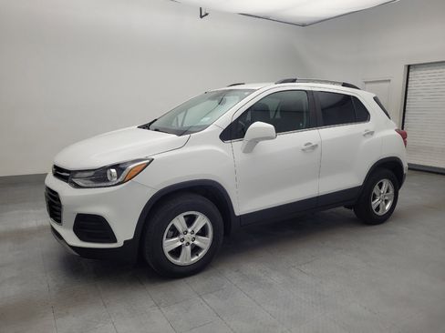 Used 2019 Chevrolet Trax LT w/ LT Convenience Package AWD/4WD image 2
