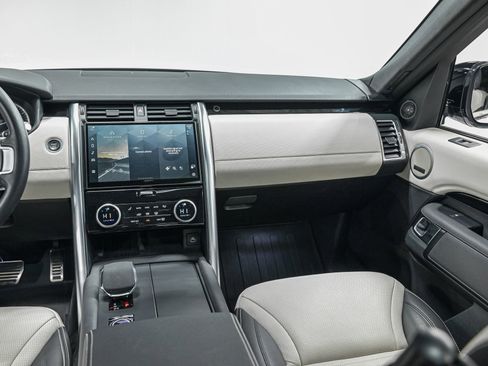 Used 2023 Land Rover Discovery S R-Dynamic image 30