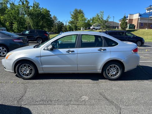 Used 2011 Ford Focus SE w/ 201A Rapid Spec Order Code FWD image 8