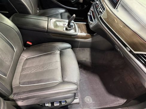 Used 2018 BMW 740i xDrive image 28