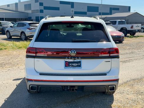 New 2026 Volkswagen Atlas Peak Edition image 10