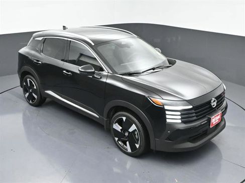 Used 2025 Nissan Kicks SR w/ SR Premium Package FWD image 41