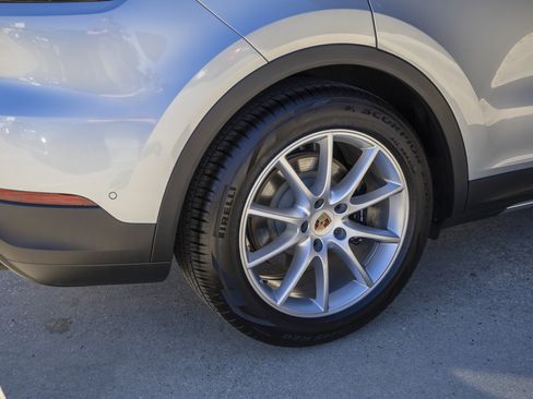 Certified 2025 Porsche Cayenne S image 11