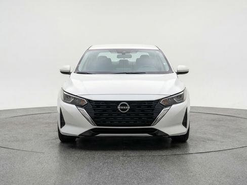 Used 2025 Nissan Sentra SV image 2