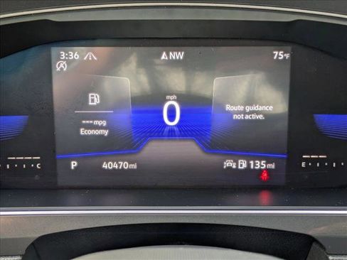 Used 2022 Volkswagen Tiguan SE image 11