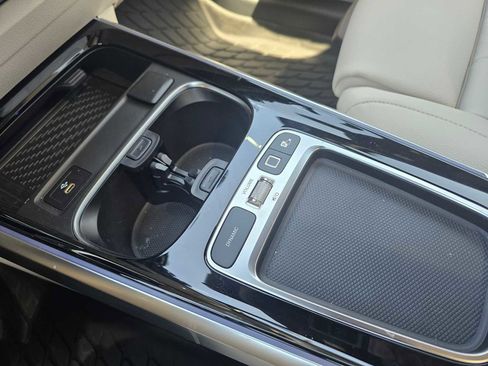 Used 2025 Mercedes-Benz GLB 250 4MATIC image 31