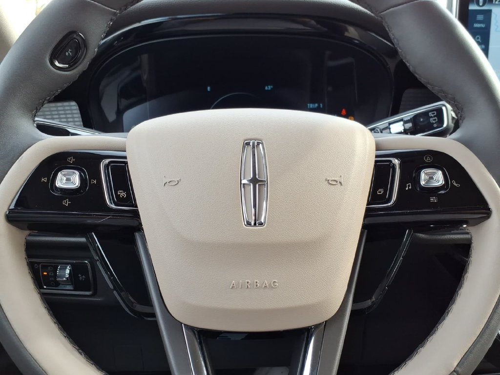 Used 2023 Lincoln Corsair AWD w/ Equipment Group 101A image 22