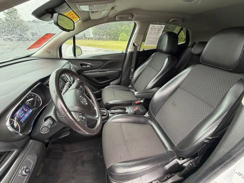 Used 2021 Buick Encore Preferred AWD/4WD image 11