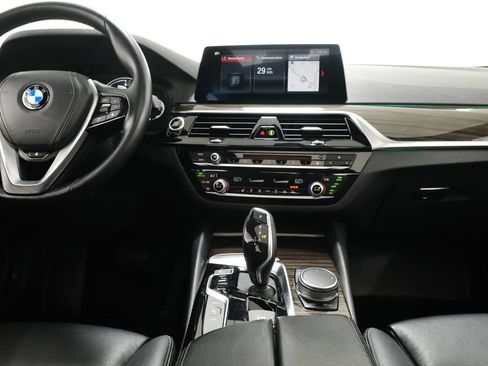 Used 2019 BMW 530e xDrive w/ Premium Package AWD/4WD image 10