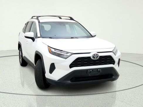 Used 2024 Toyota RAV4 XLE AWD/4WD image 4