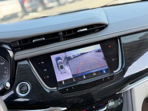 Used 2022 Cadillac XT6 Premium Luxury w/ Technology Package image 3