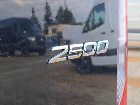 Used 2025 Mercedes-Benz Sprinter 2500 image 16