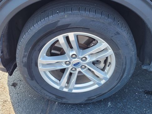 Used 2024 Ford Explorer XLT AWD/4WD image 10